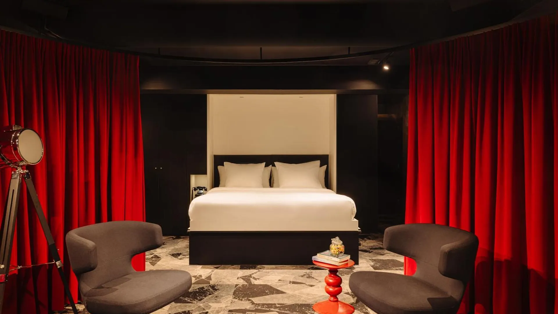 Savoy Hotel רוטרדם 4*,